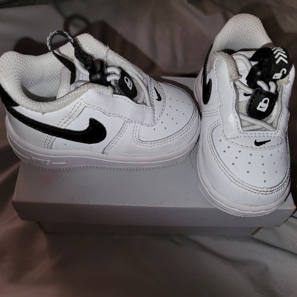 Baby Nikes - Picture 1 of 1